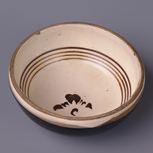 写真：黒釉白覆輪茶碗 逸翁銘「中宮寺」 磁州窯 宋～金時代 13世紀
