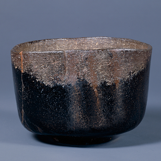 写真：黒茶碗 本阿弥光悦作 桃山～江戸時代 17世紀